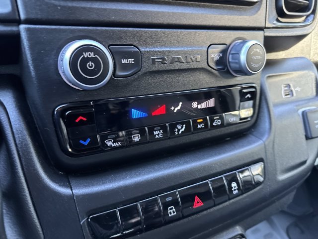 Used 2025 RAM ProMaster 2500 w/ U-Haul Equipment Group FWD image 29