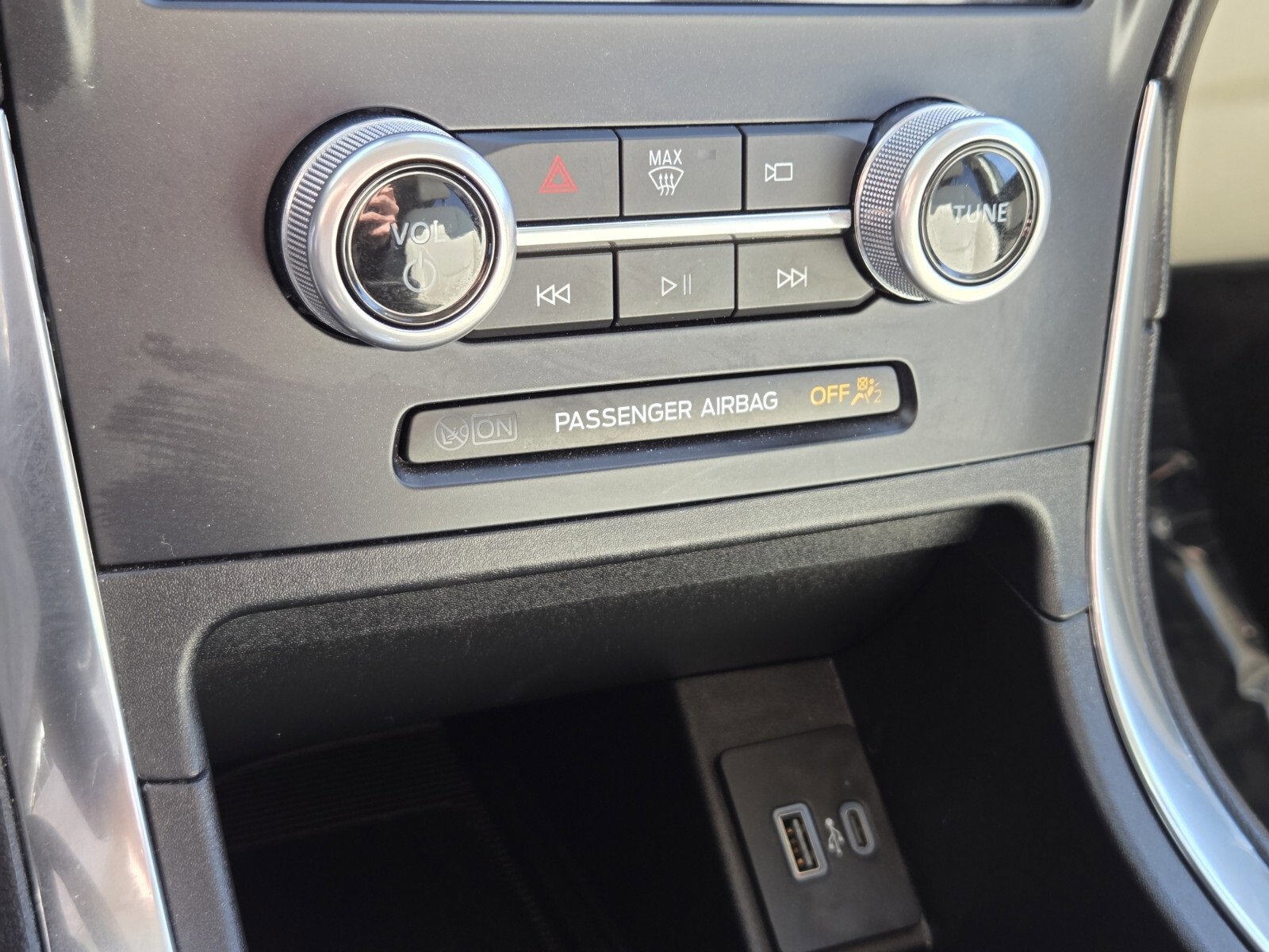 Certified 2023 Ford Edge Titanium w/ Cargo Accessory Package image 22