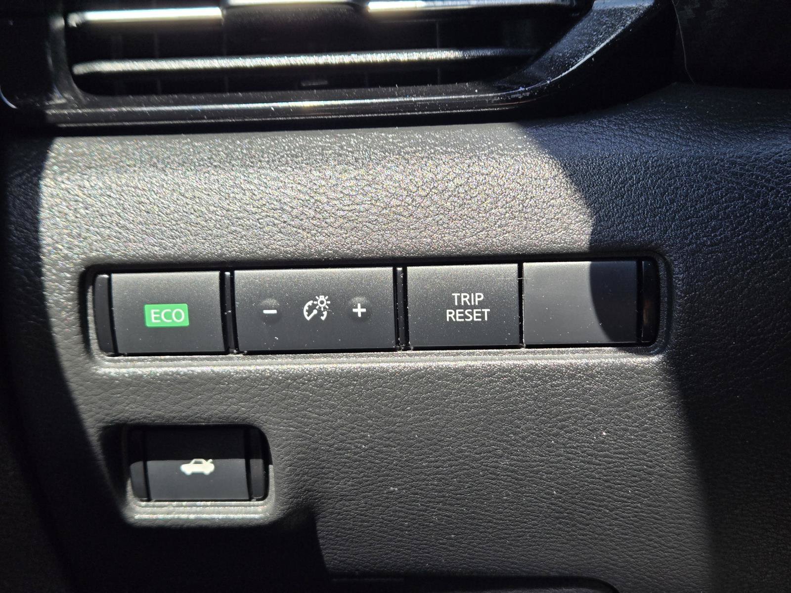 Used 2021 Nissan Sentra SR w/ SR Premium Package FWD image 22