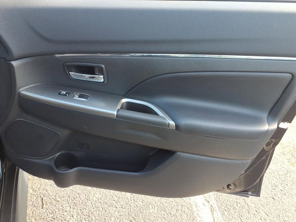 Used 2022 Mitsubishi Outlander Sport SE FWD image 9