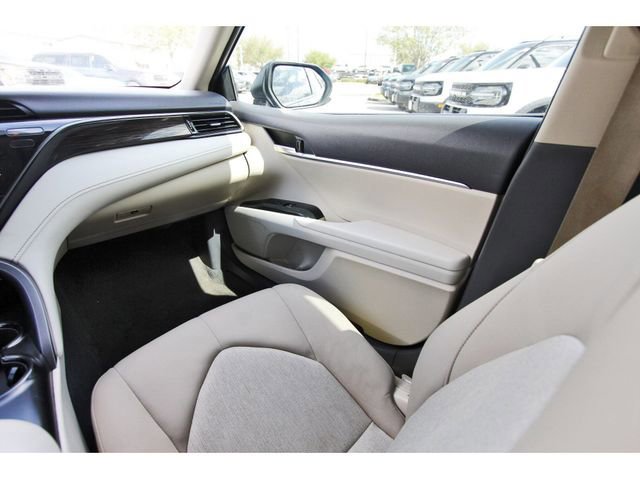 Used 2020 Toyota Camry LE image 9