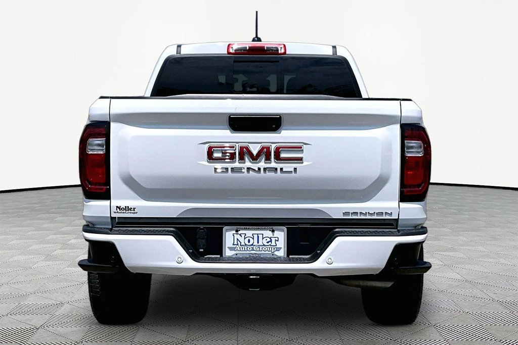 Used 2024 GMC Canyon Denali AWD/4WD image 4