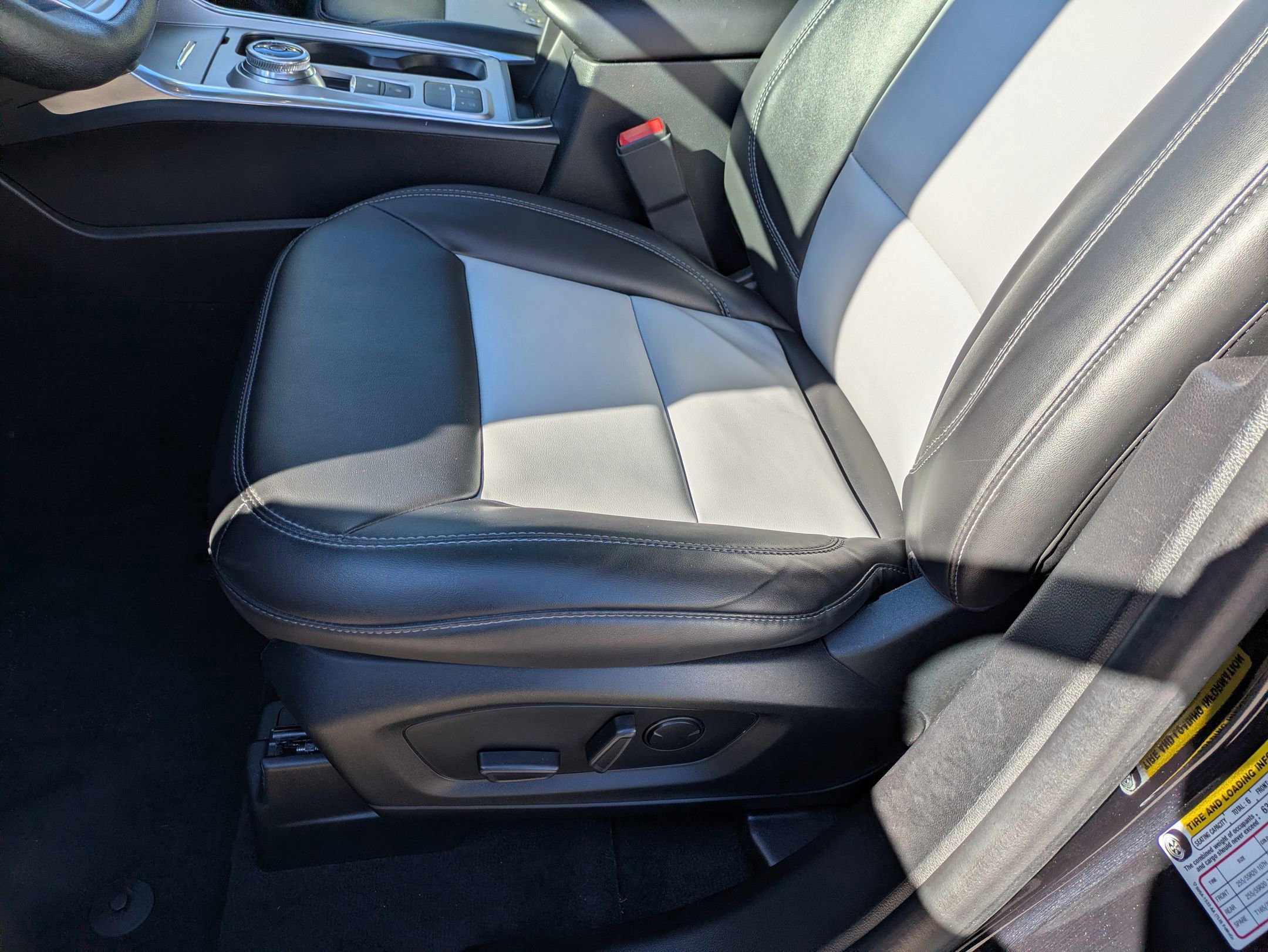 Certified 2022 Ford Explorer XLT w/ Equipment Group 202A image 13