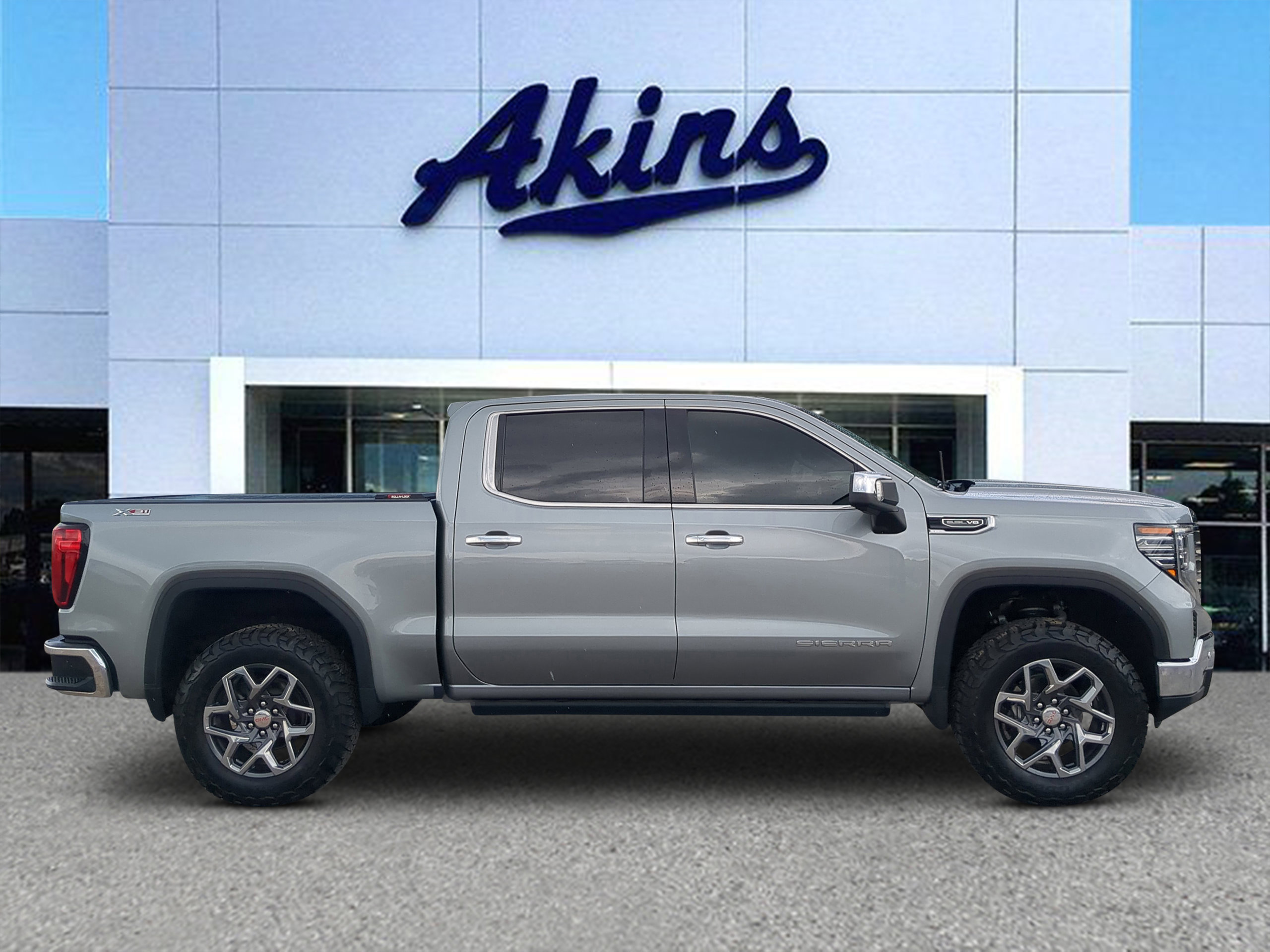 Used 2025 GMC Sierra 1500 SLT w/ SLT Premium Plus Package AWD/4WD image 1