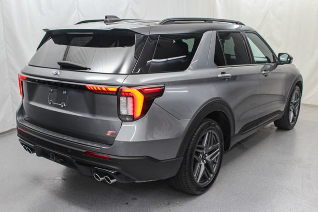 Certified 2025 Ford Explorer ST AWD/4WD image 9