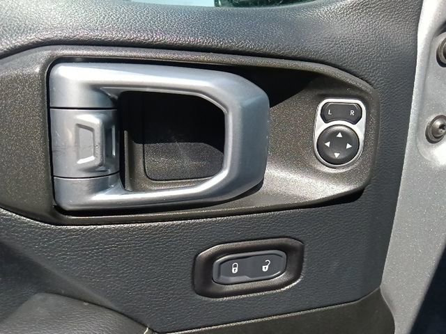 Used 2019 Jeep Wrangler Unlimited Sahara image 12