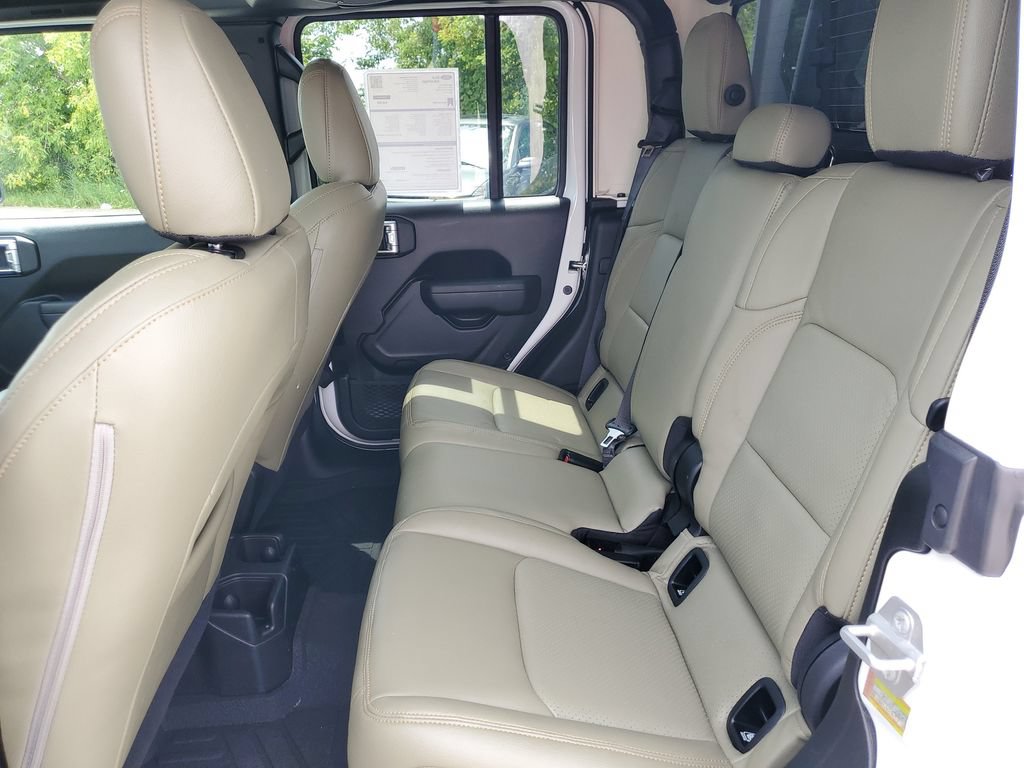 Used 2025 Jeep Gladiator Sport AWD/4WD image 11