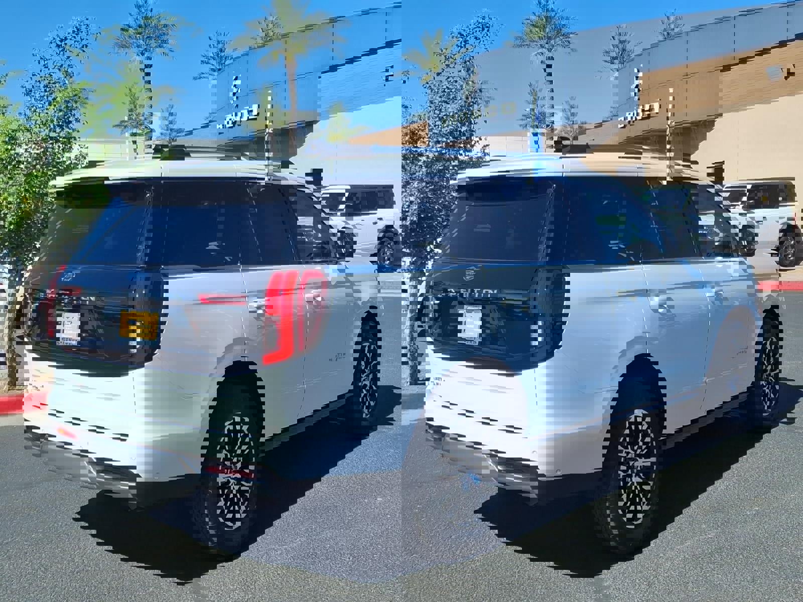 Certified 2025 Ford Expedition Platinum image 5