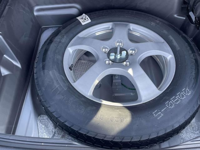 Used 2024 Jeep Grand Cherokee Laredo image 28