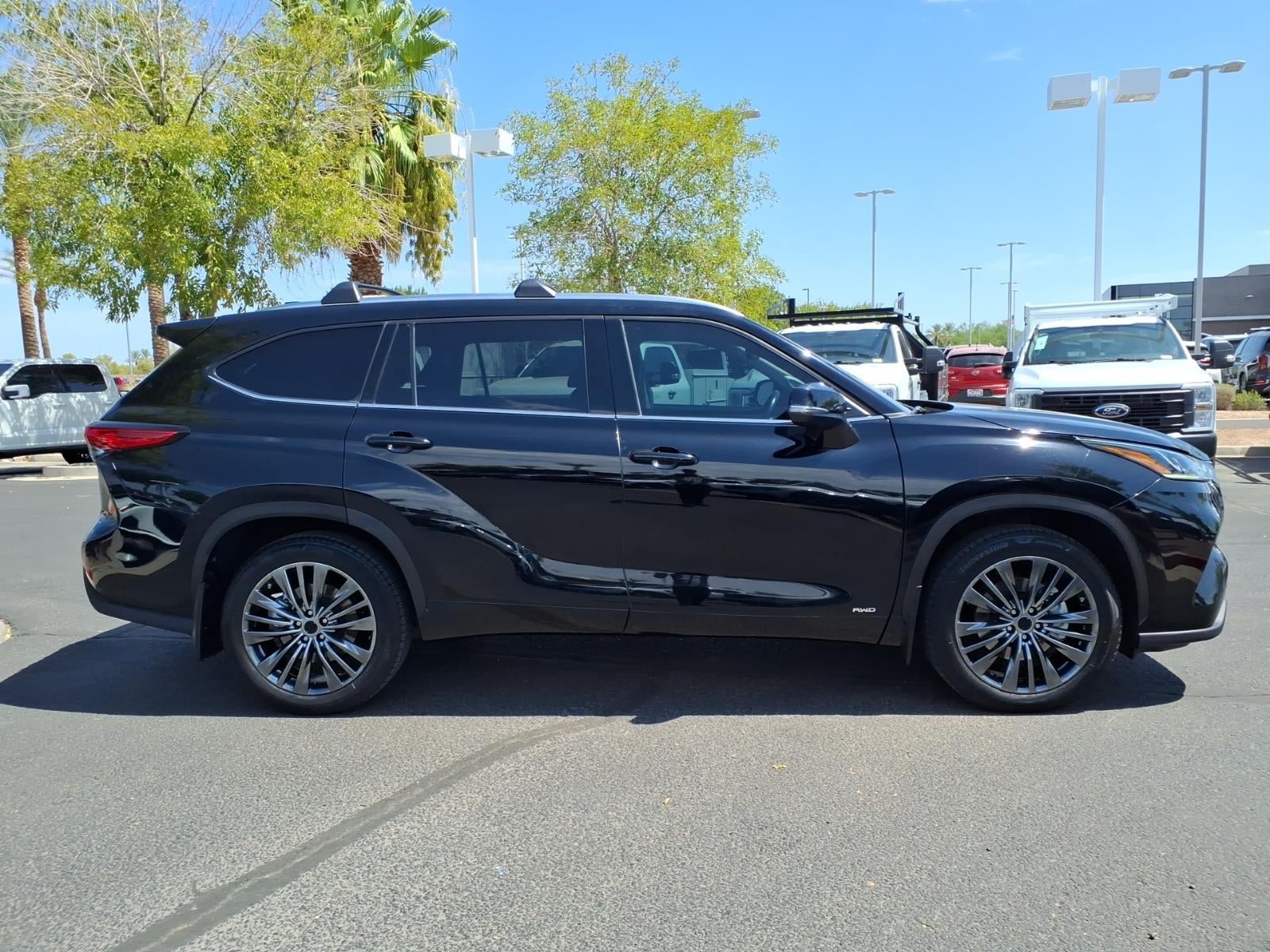 Used 2022 Toyota Highlander Limited AWD/4WD image 3