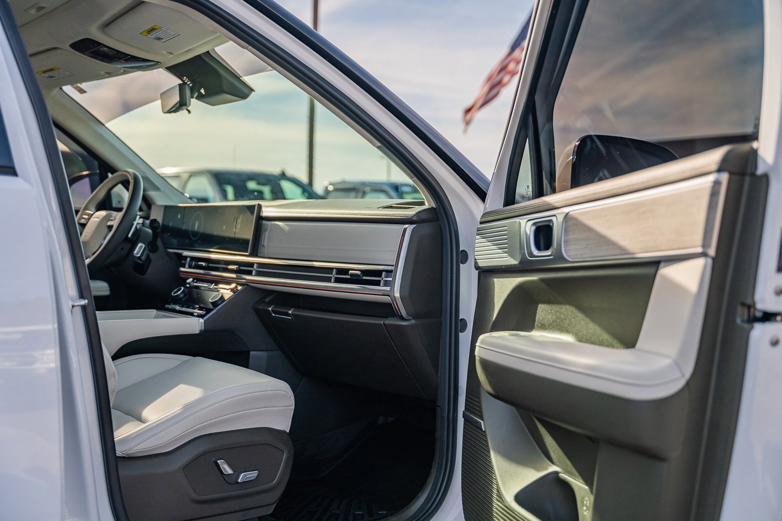 Used 2025 Hyundai Santa Fe Calligraphy w/ Tow & Go Package image 18