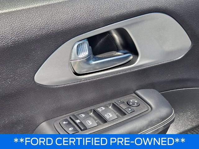 Used 2023 Chrysler Pacifica Touring FWD image 19