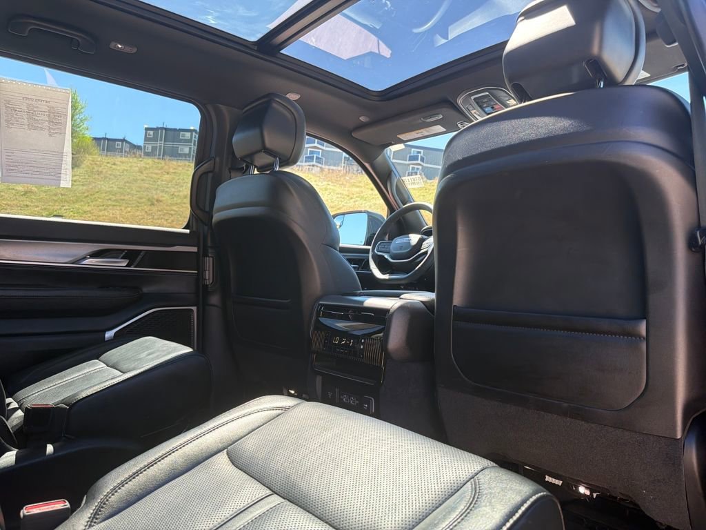 Used 2023 Jeep Wagoneer Series II image 31