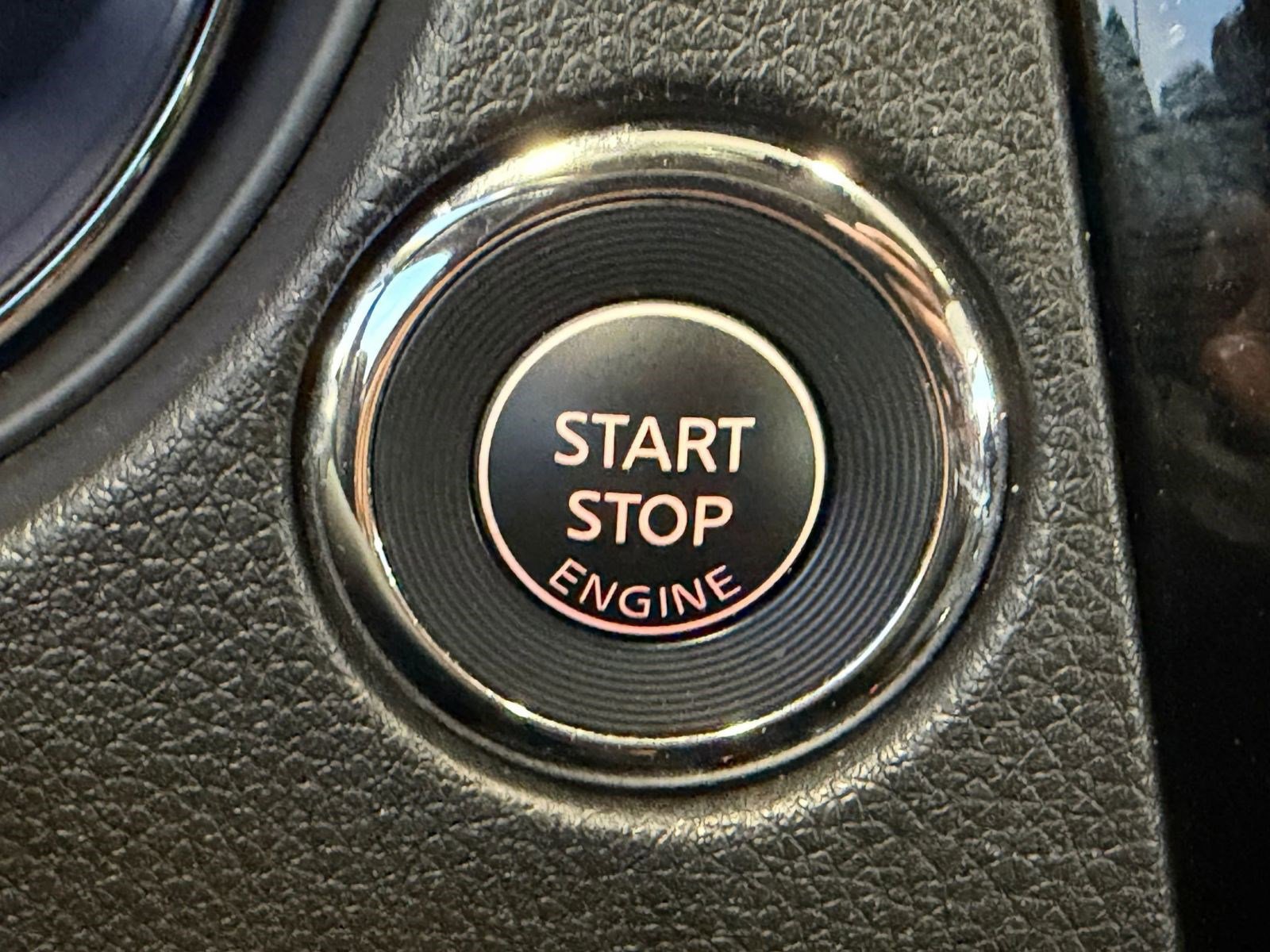 Used 2018 Nissan Rogue SL w/ Premium Package image 29