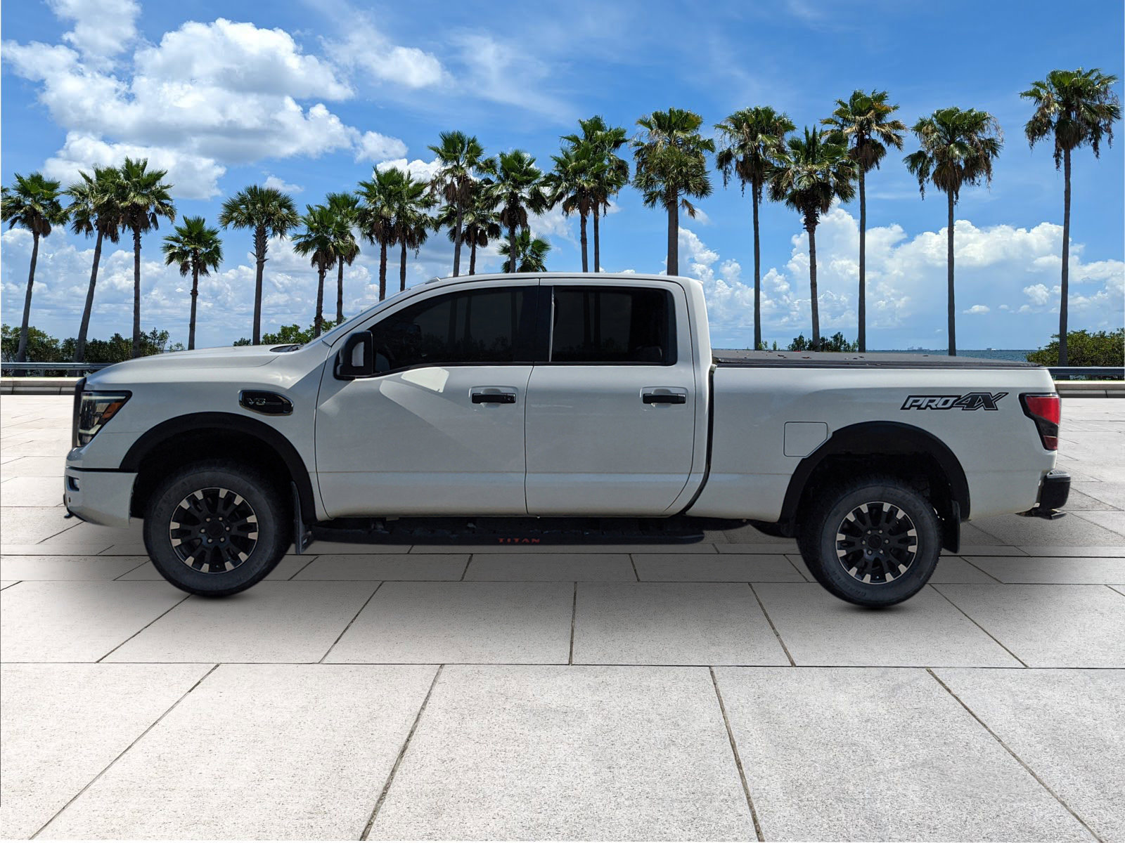 Used 2021 Nissan Titan PRO-4X w/ Pro-4x Convenience Package image 5
