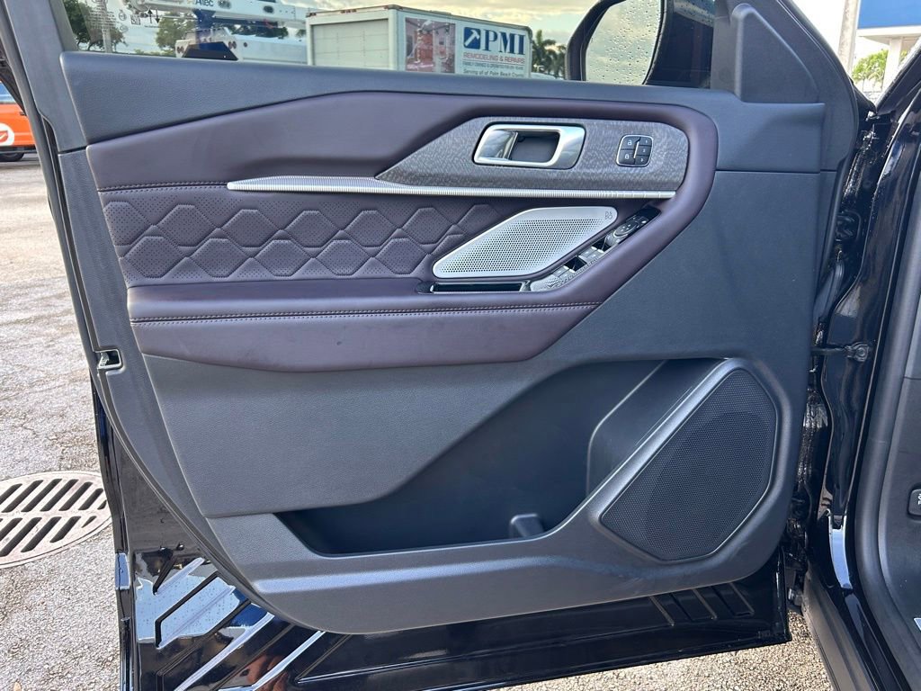 Certified 2025 Ford Explorer Platinum w/ Ultimate Package AWD/4WD image 39