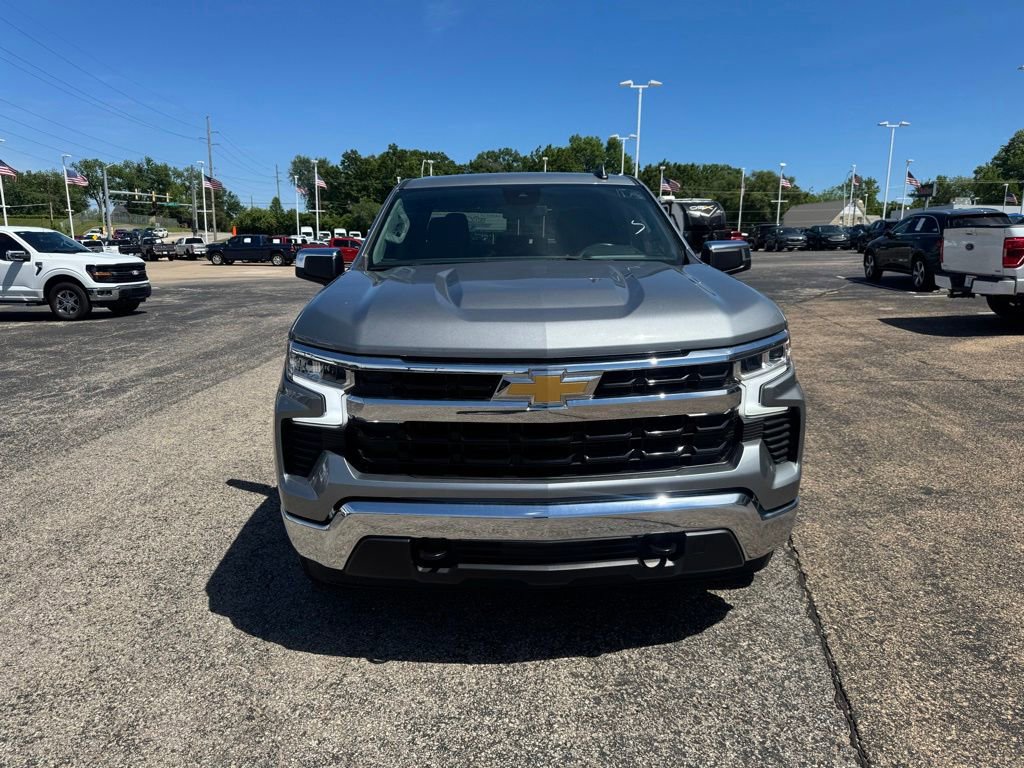 Used 2024 Chevrolet Silverado 1500 LT AWD/4WD image 2