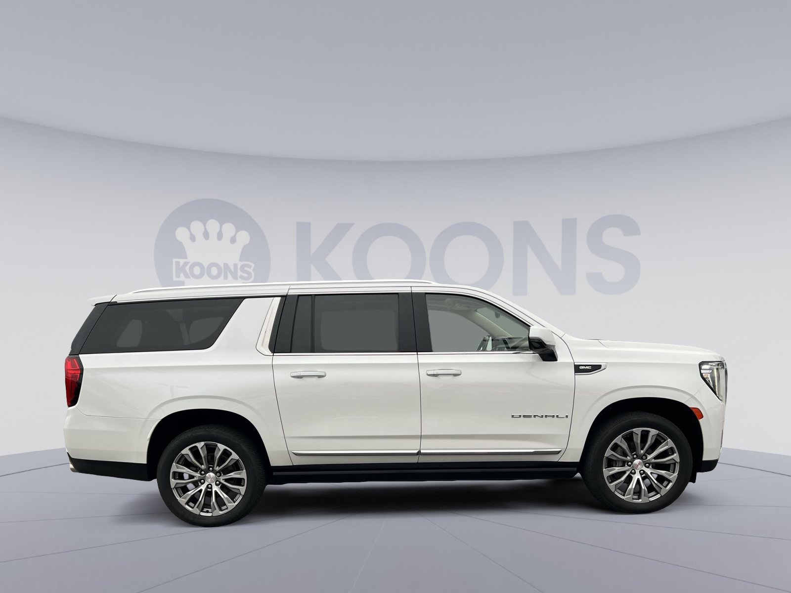 Used 2021 GMC Yukon XL Denali w/ Denali Premium Package AWD/4WD image 8