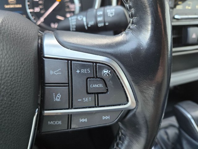 Used 2021 Toyota Highlander XLE FWD image 14