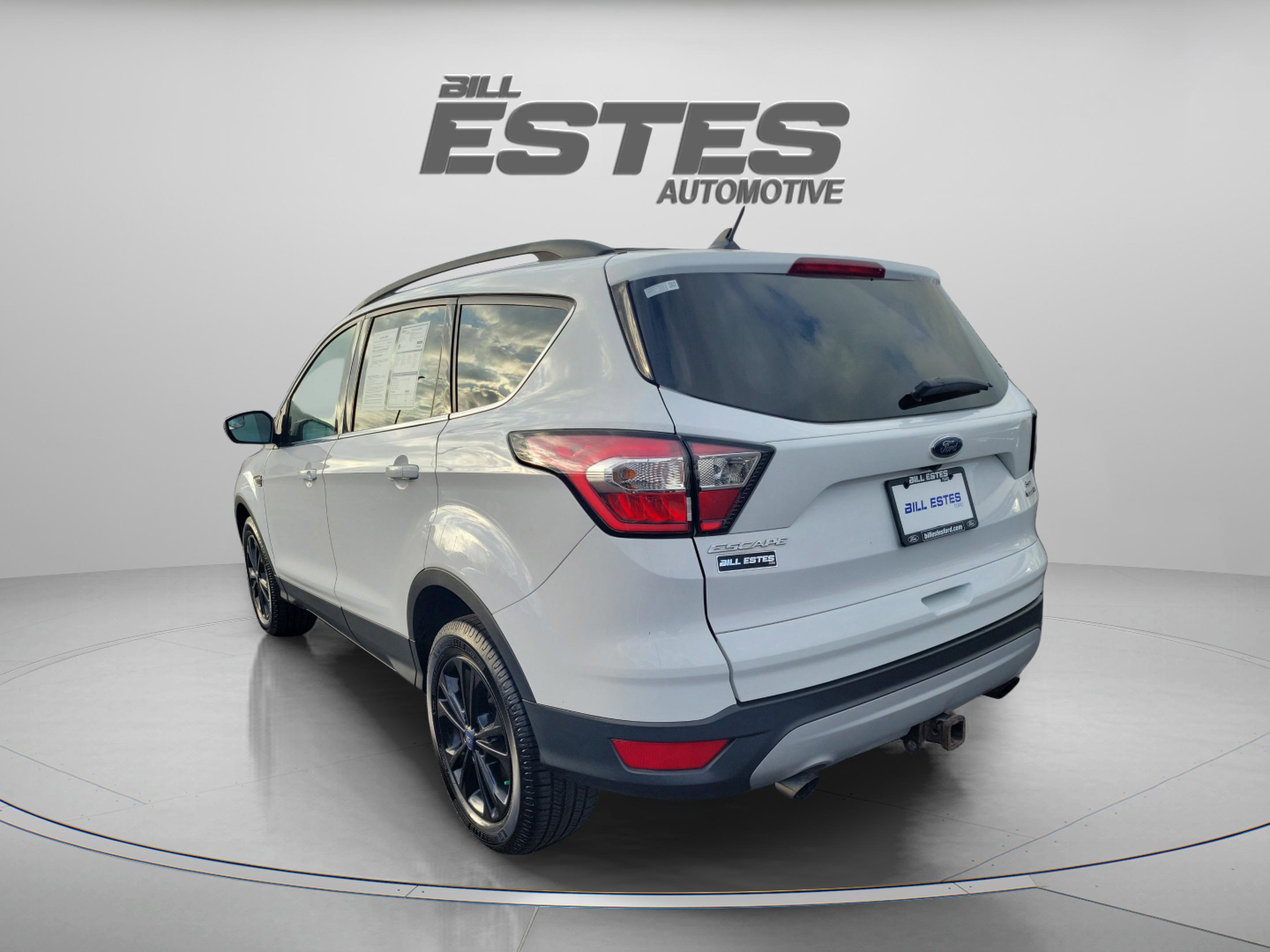 Certified 2018 Ford Escape SE w/ SE Sync 3 Package AWD/4WD image 2