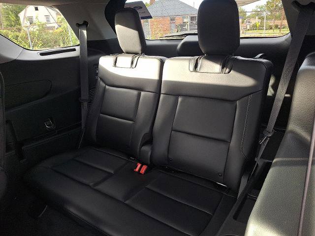 Certified 2022 Ford Explorer XLT w/ Equipment Group 202A image 11