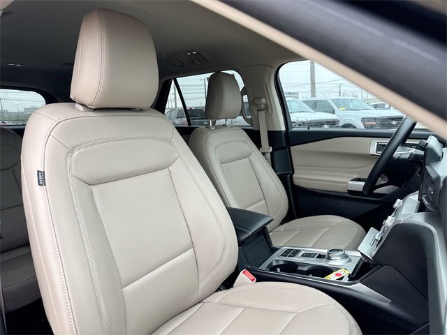 Certified 2024 Ford Explorer XLT w/ Equipment Group 202A image 31