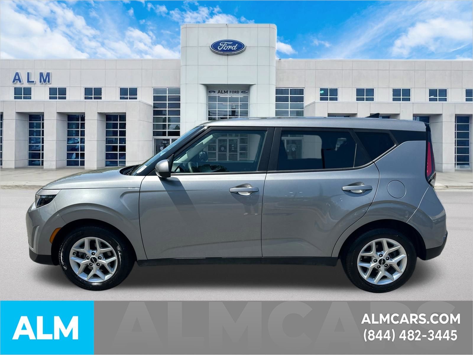 Used 2025 Kia Soul LX w/ LX Technology Package FWD image 9