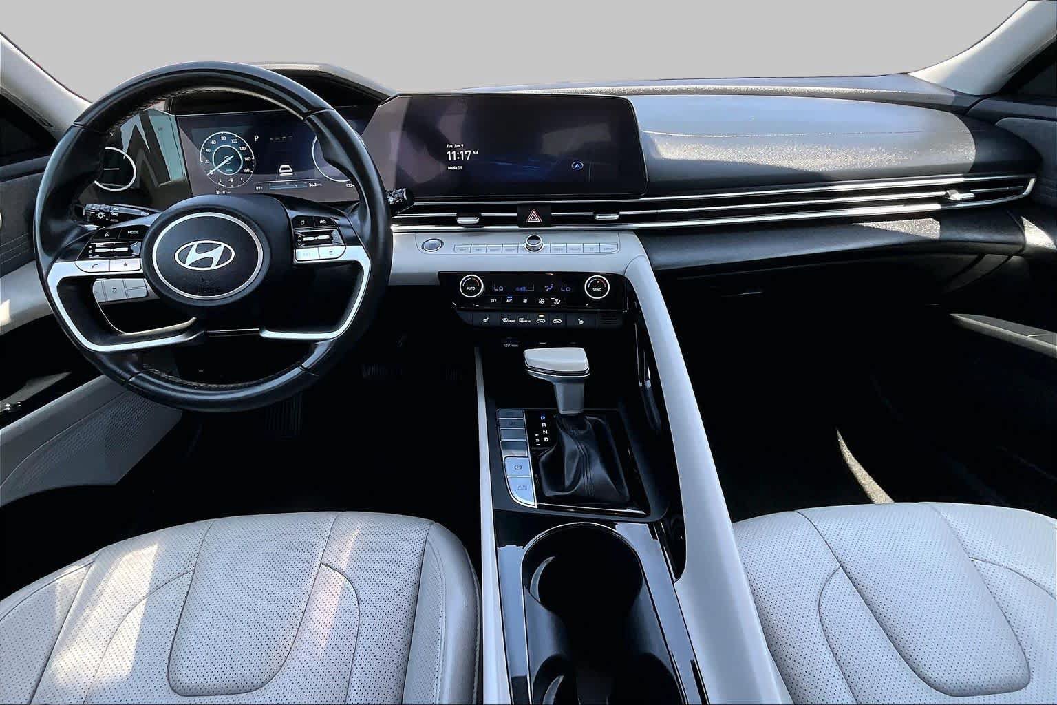 Used 2025 Hyundai Elantra Limited FWD image 15