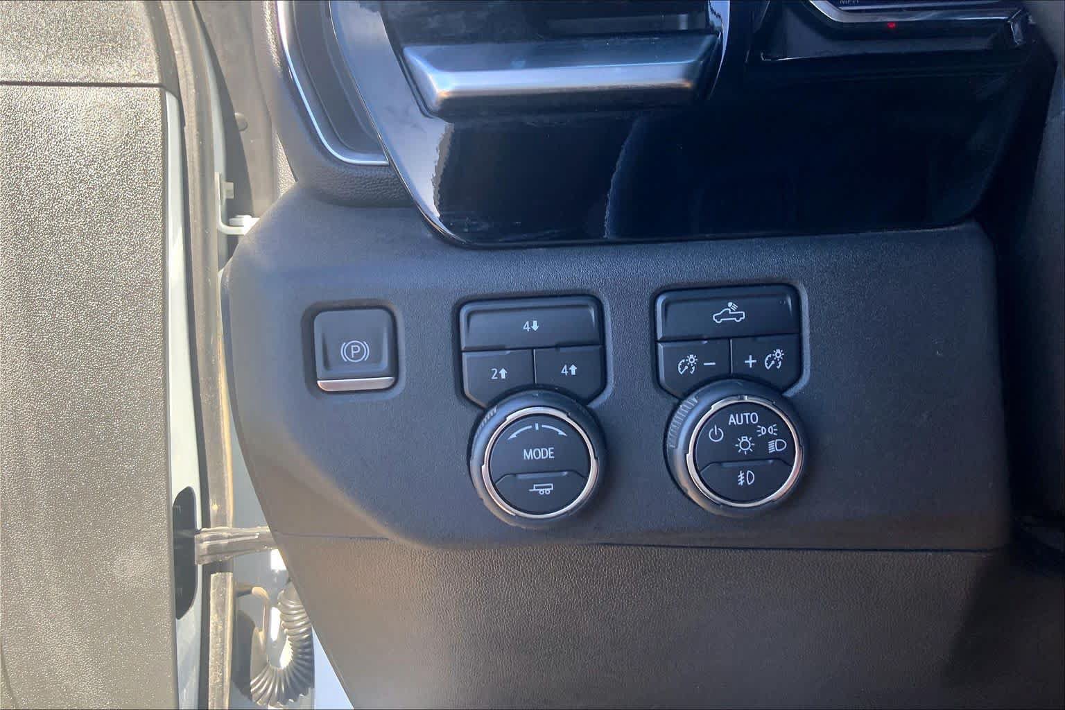 Used 2024 Chevrolet Silverado 2500 LT AWD/4WD image 35