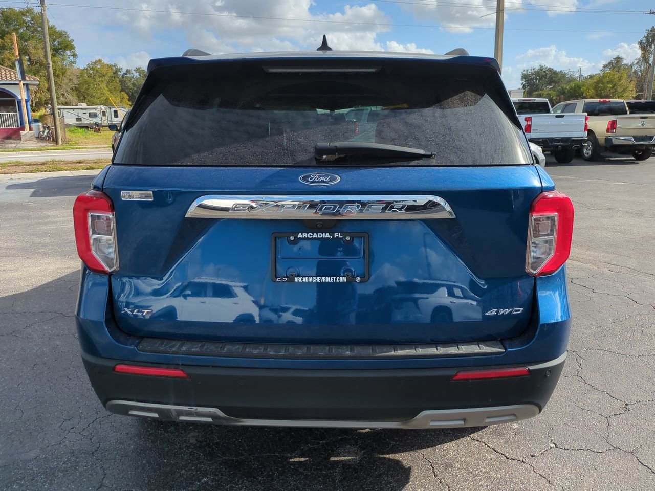 Certified 2022 Ford Explorer XLT w/ Equipment Group 202A AWD/4WD image 3