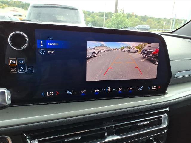 Used 2025 Chevrolet Traverse LT image 16