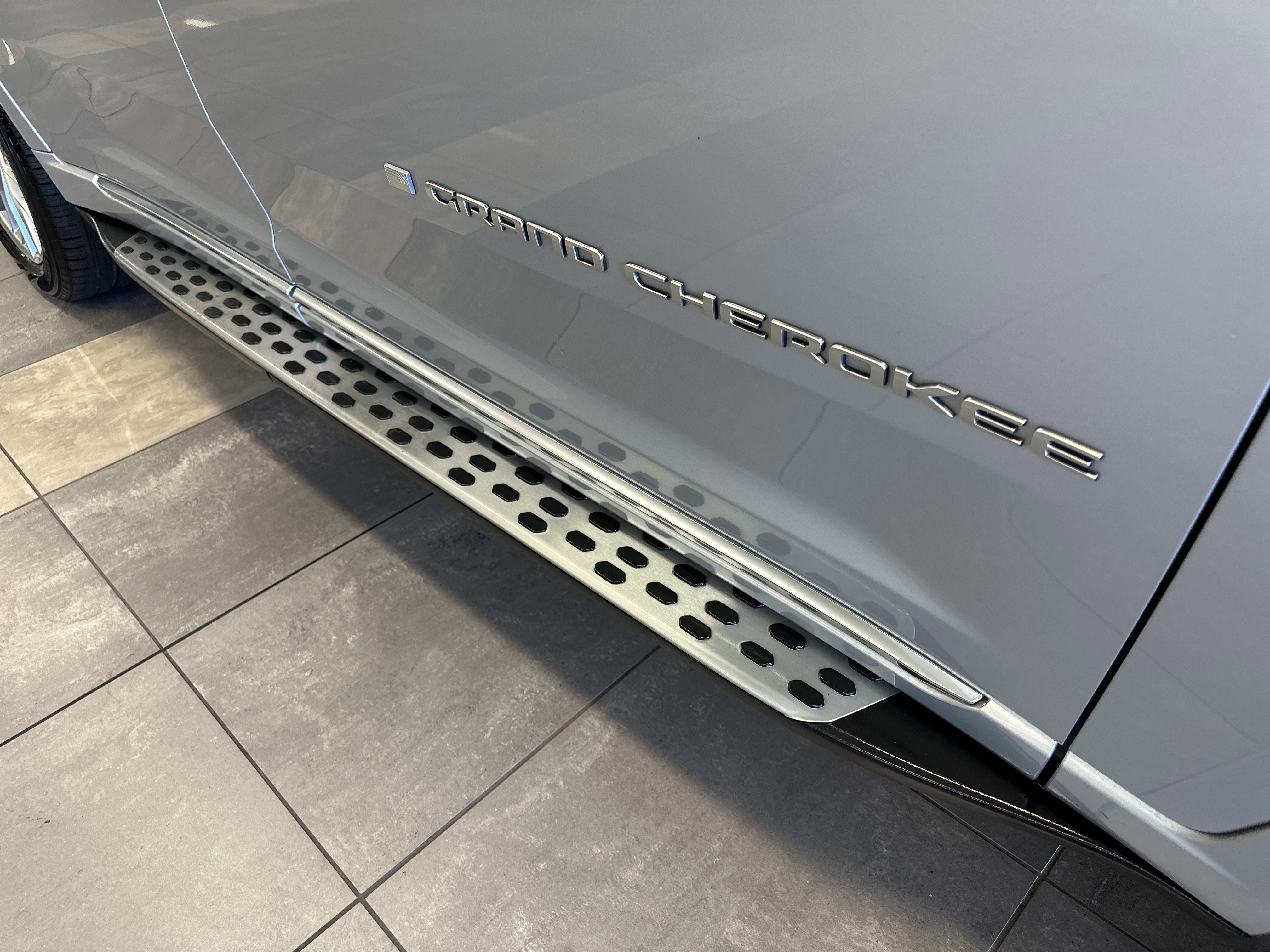 Used 2022 Jeep Grand Cherokee L Summit w/ Advanced Protech Group IV image 19