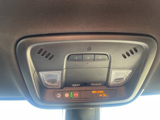 Used 2023 Chevrolet Traverse LT image 29