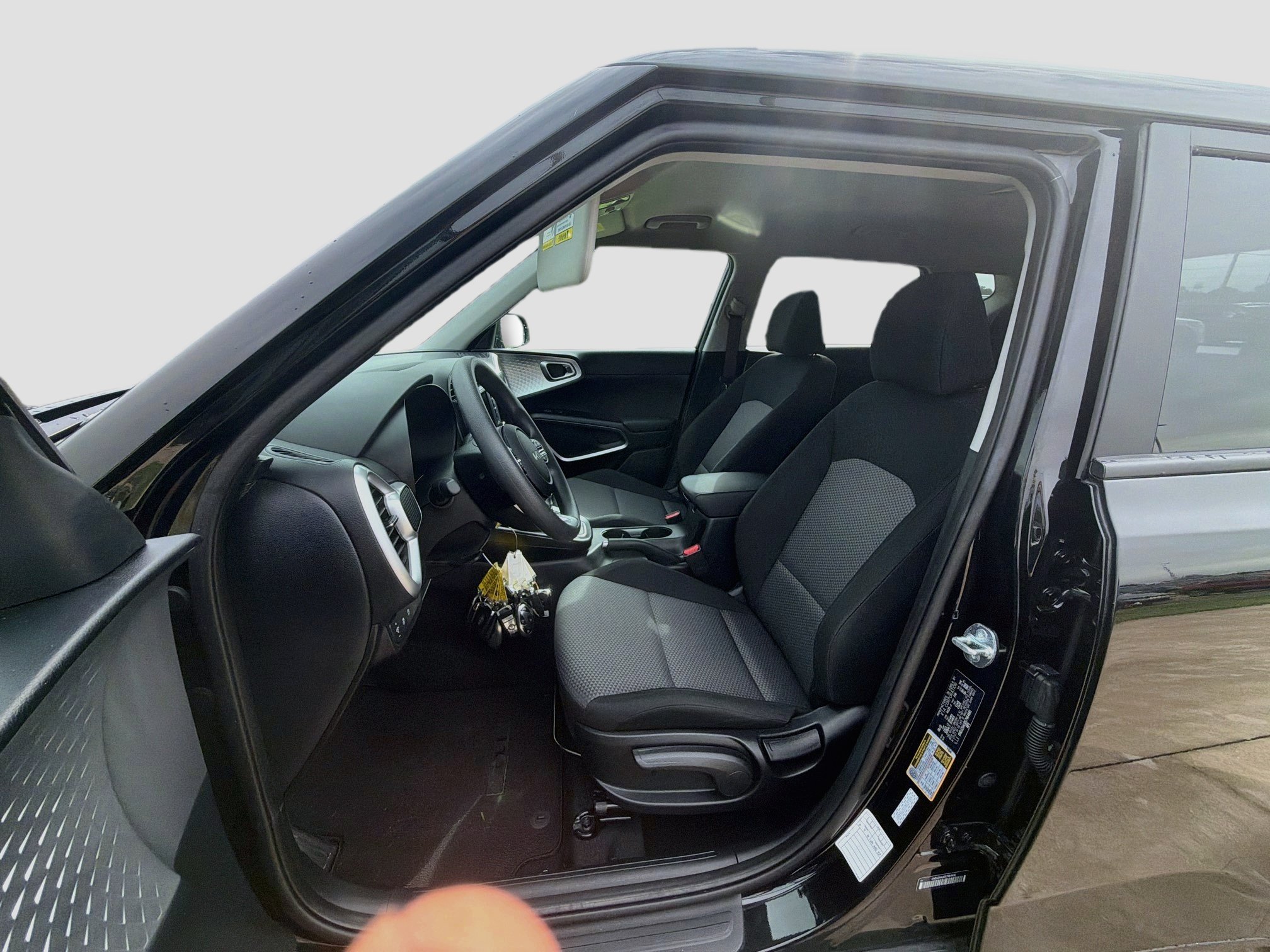 Used 2025 Kia Soul LX w/ LX Technology Package FWD image 19
