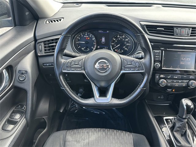 Used 2020 Nissan Rogue SV image 15
