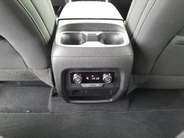 Used 2025 Chevrolet Traverse LT image 9