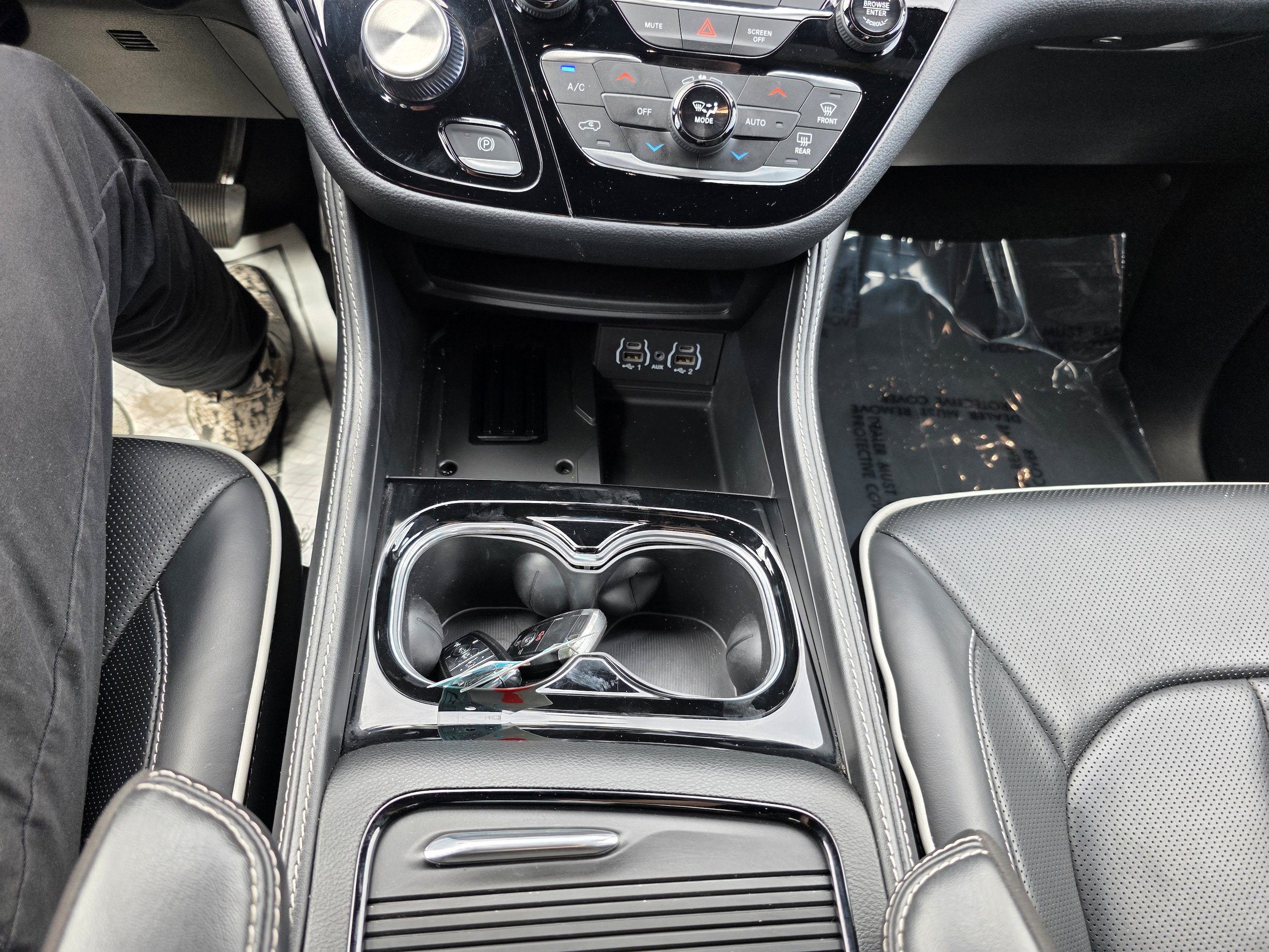 Used 2025 Chrysler Pacifica Limited FWD image 14
