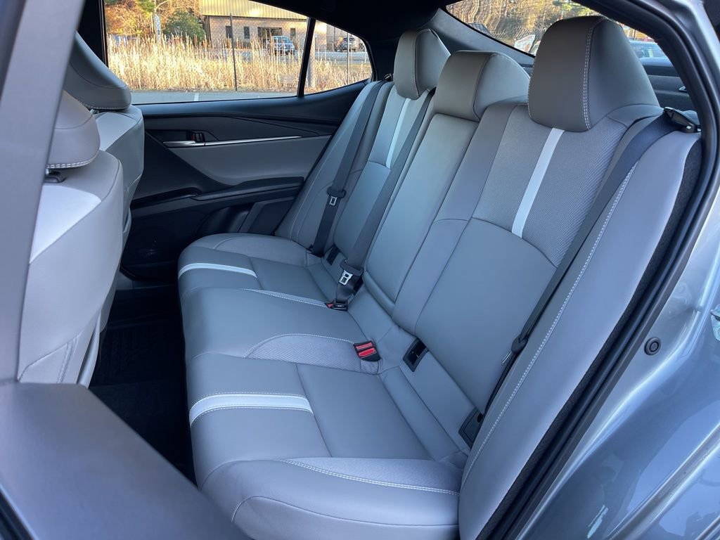 Used 2025 Toyota Camry SE image 21