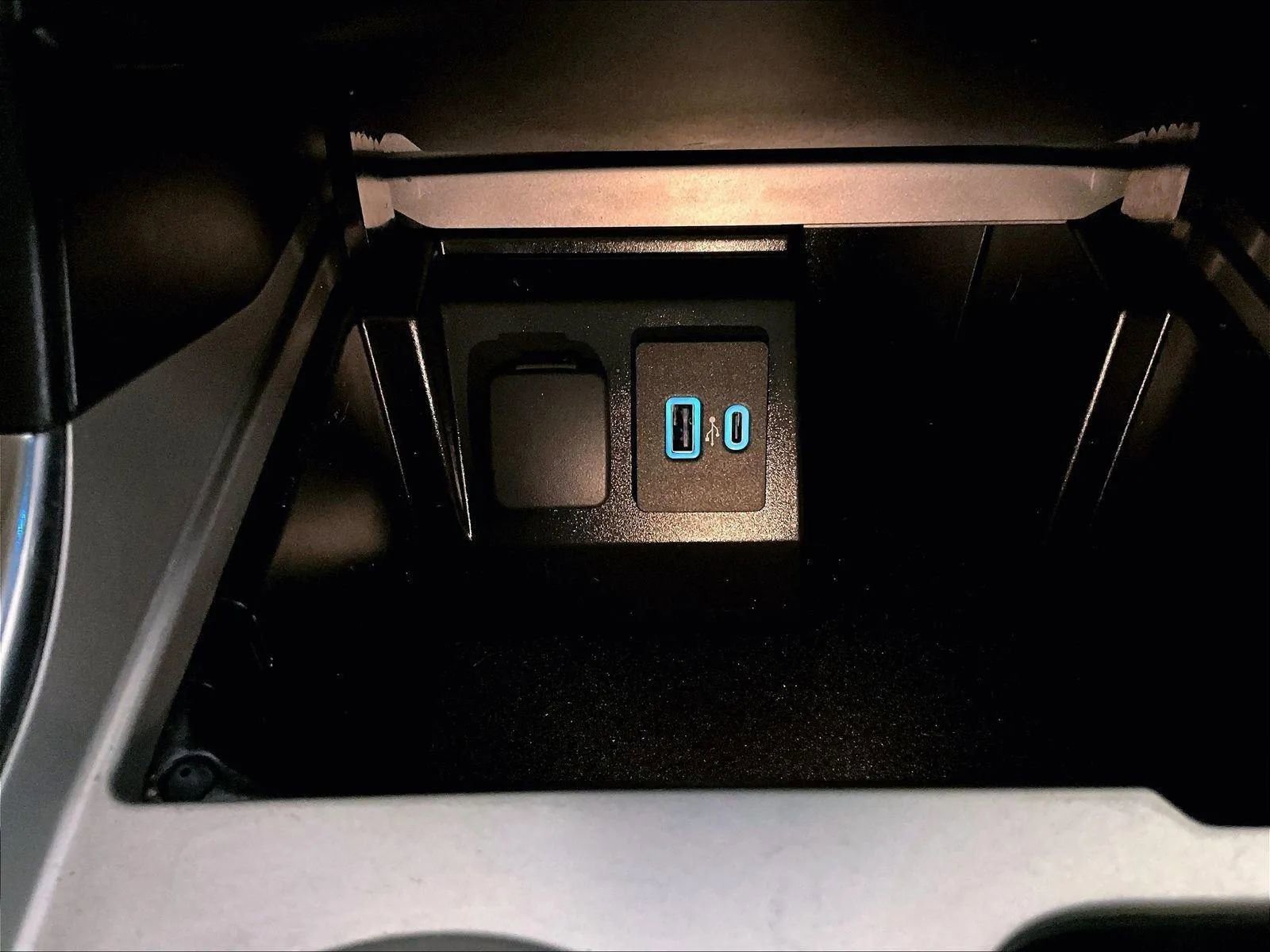 Certified 2023 Ford Explorer XLT w/ Equipment Group 202A image 32