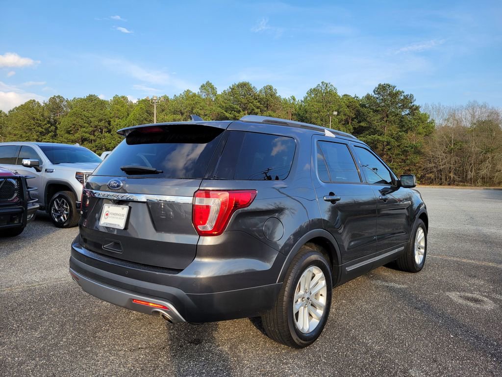 Certified 2017 Ford Explorer XLT w/ Equipment Group 202A image 5
