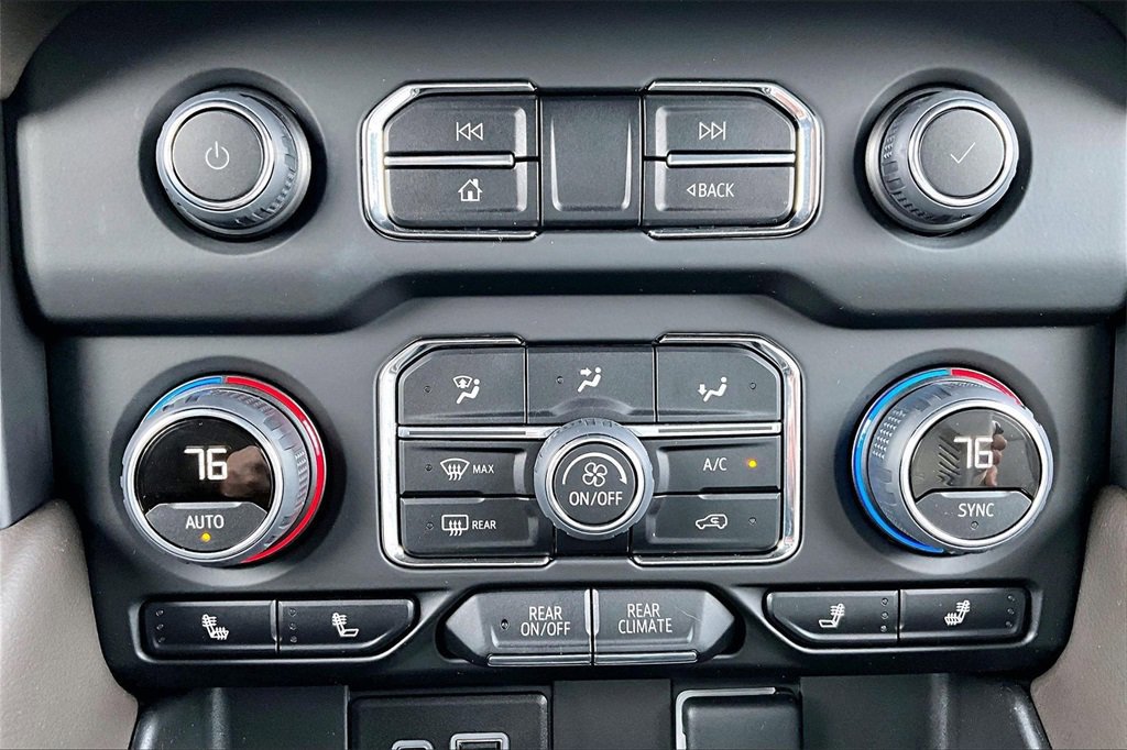 Used 2023 Chevrolet Tahoe Z71 w/ Luxury Package image 32