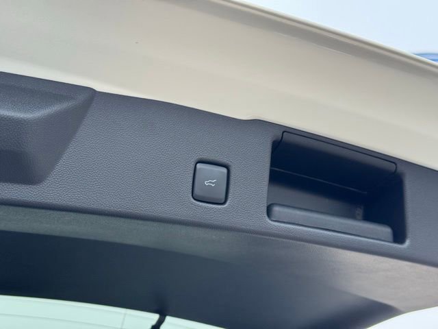 Certified 2025 Ford Escape SE image 39