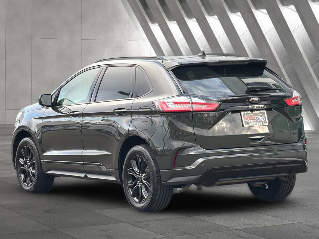 Certified 2022 Ford Edge SE w/ Black Appearance Package image 3