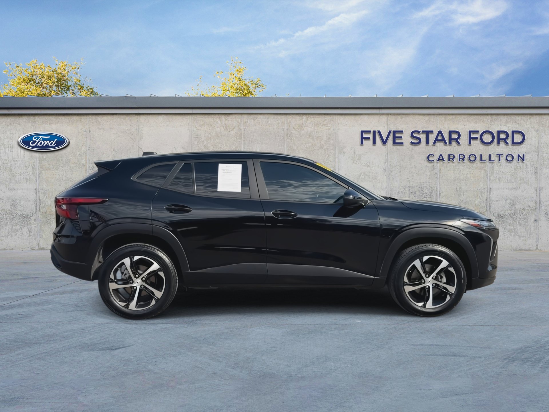 Used 2024 Chevrolet Trax RS w/ Sunroof Package FWD image 9