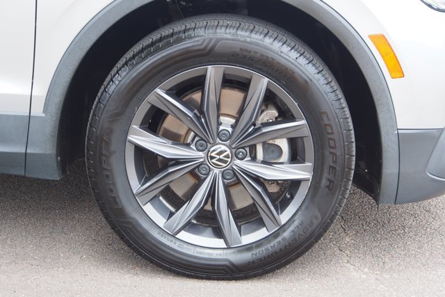 Used 2022 Volkswagen Tiguan SE FWD image 9