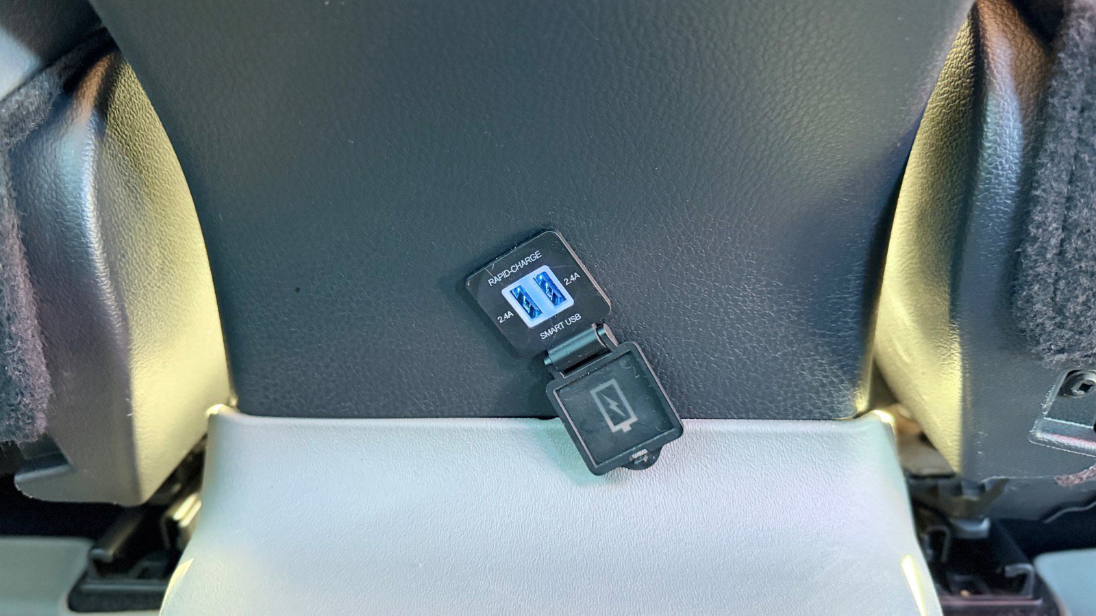 Used 2020 Toyota Camry SE FWD image 21