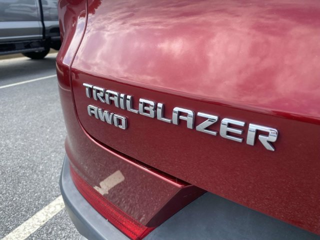 Used 2021 Chevrolet TrailBlazer LT w/ Convenience Package AWD/4WD image 11