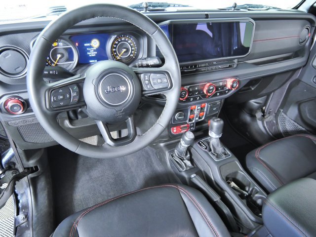 Used 2025 Jeep Wrangler Unlimited Rubicon AWD/4WD image 3