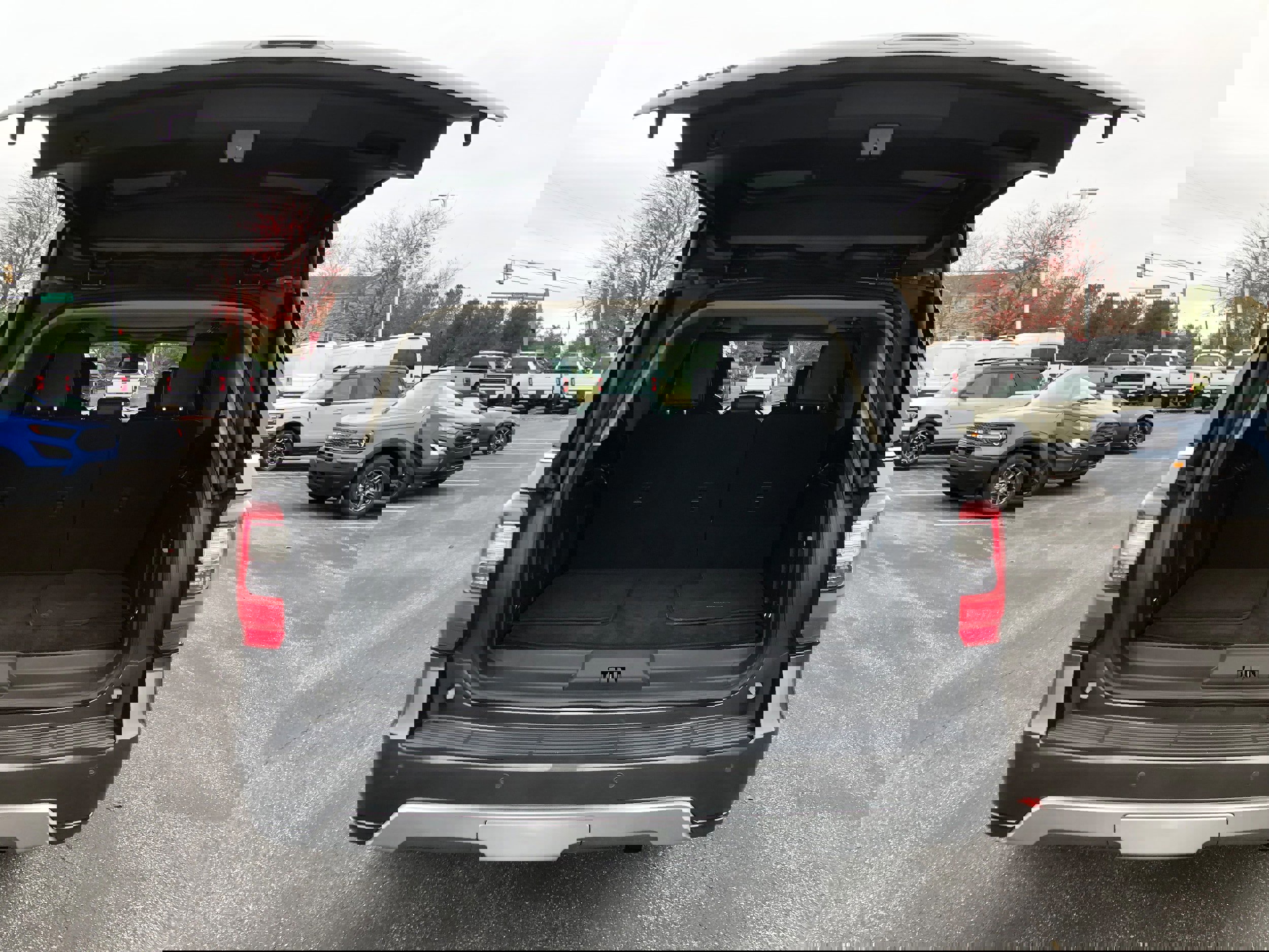 Certified 2021 Ford Expedition Max Platinum image 9