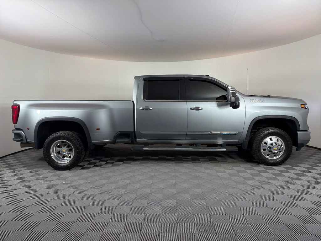 Used 2024 Chevrolet Silverado 3500 High Country AWD/4WD image 2